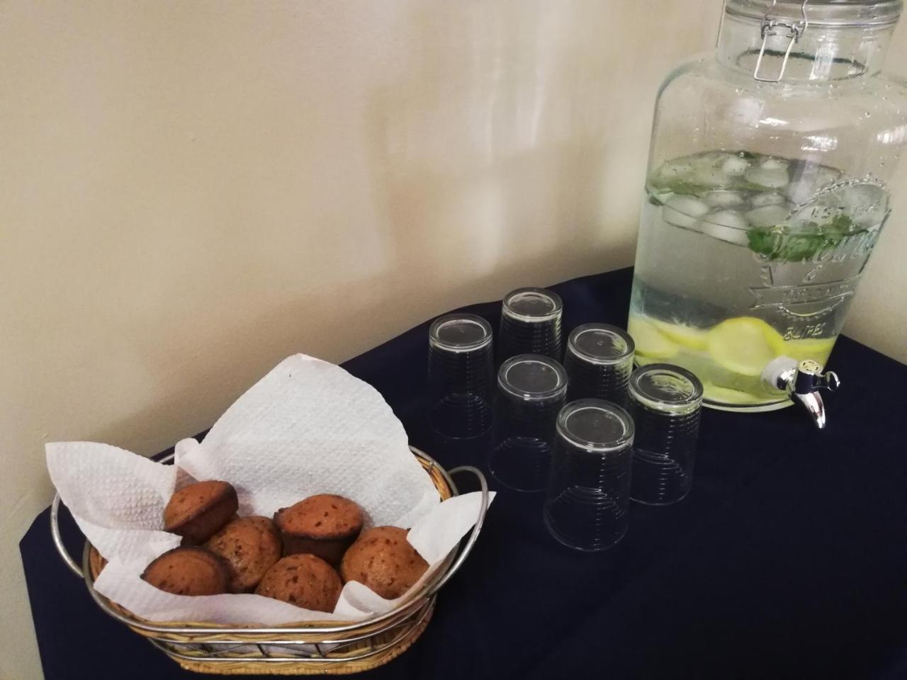 Oakwood Lodge Блумфонтейн Экстерьер фото A water dispenser with lemon and mint